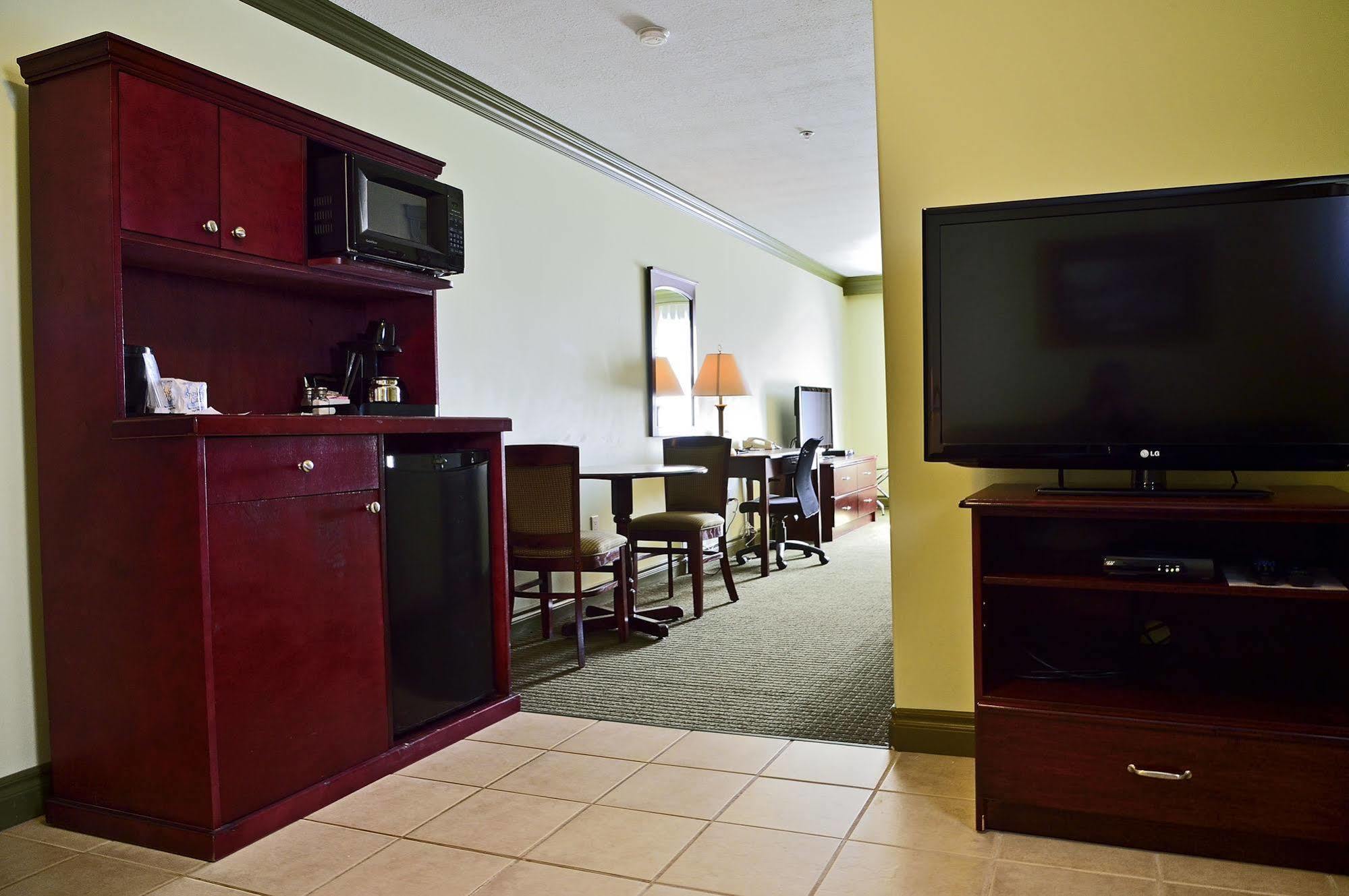 Quality Inn & Suites Hinton Exterior photo